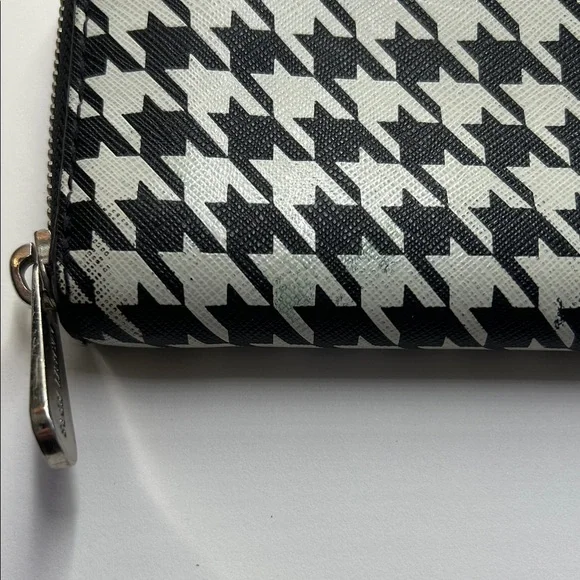 Michael Kors Monochrome Houndstooth Zip Wallet - Picture 8 of 8